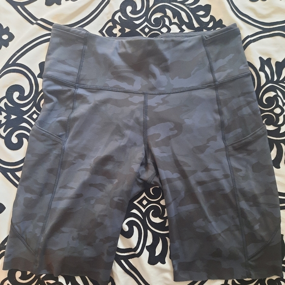 Fast and free shorts 8" size 8 - Picture 4 of 7